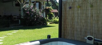 Charming, comfortable studio with jacuzzi