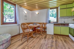 ชาเลท์สำหรับครอบครัว, หลายเตียง, ติดภูเขา (The Blueberry Lodge With Whirlpool) | ร้านอาหาร