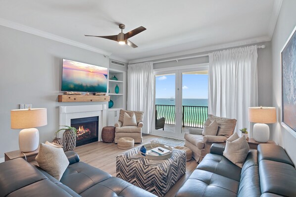 TV, caminetto, impianto stereo