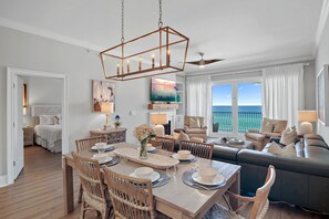 TV, caminetto, impianto stereo