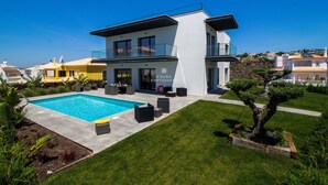 A modern two-story house with a swimming pool, outdoor seating, and a well-maintained garden. - Dalma- Villa da Ourada (Albufeira)