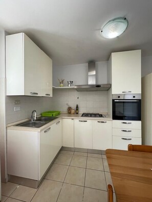 Kühlschrank, Herdplatte