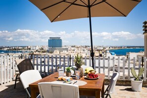 Outdoor dining - Apartment with Terrace (GALLIPOLI)