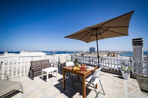 Outdoor dining - Apartment with Terrace (GALLIPOLI)