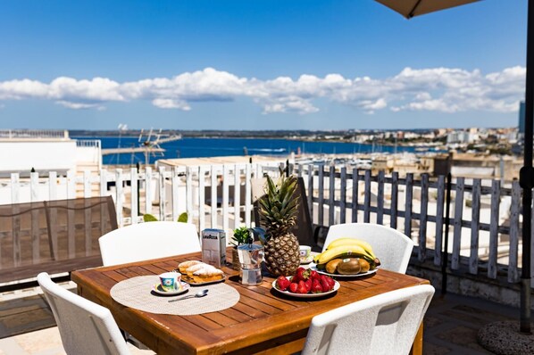 Outdoor dining - Apartment with Terrace (GALLIPOLI)