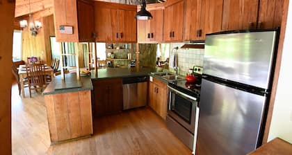 Camp Highlands- YOUR Highlands, NC destination 4 BR/3.5 baths and lake.