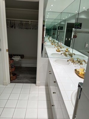 Bathtub