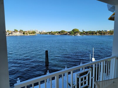 Waterfront-4BR+3B Intercoastal,Pool,Dock,Beach,parking