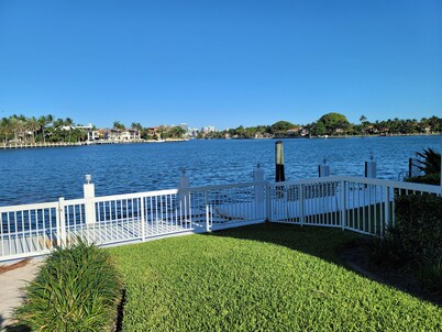 Waterfront-4BR+3B Intercoastal,Pool,Dock,Beach,parking