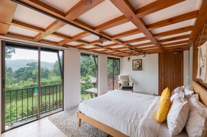 Mango Villa | Desk, laptop workspace, free WiFi, bed sheets