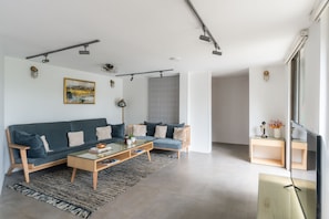 Mango Villa | 1 bedroom, desk, laptop workspace, bed sheets