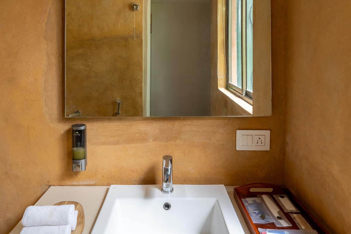Mango Villa | 1 bedroom, desk, laptop workspace, bed sheets