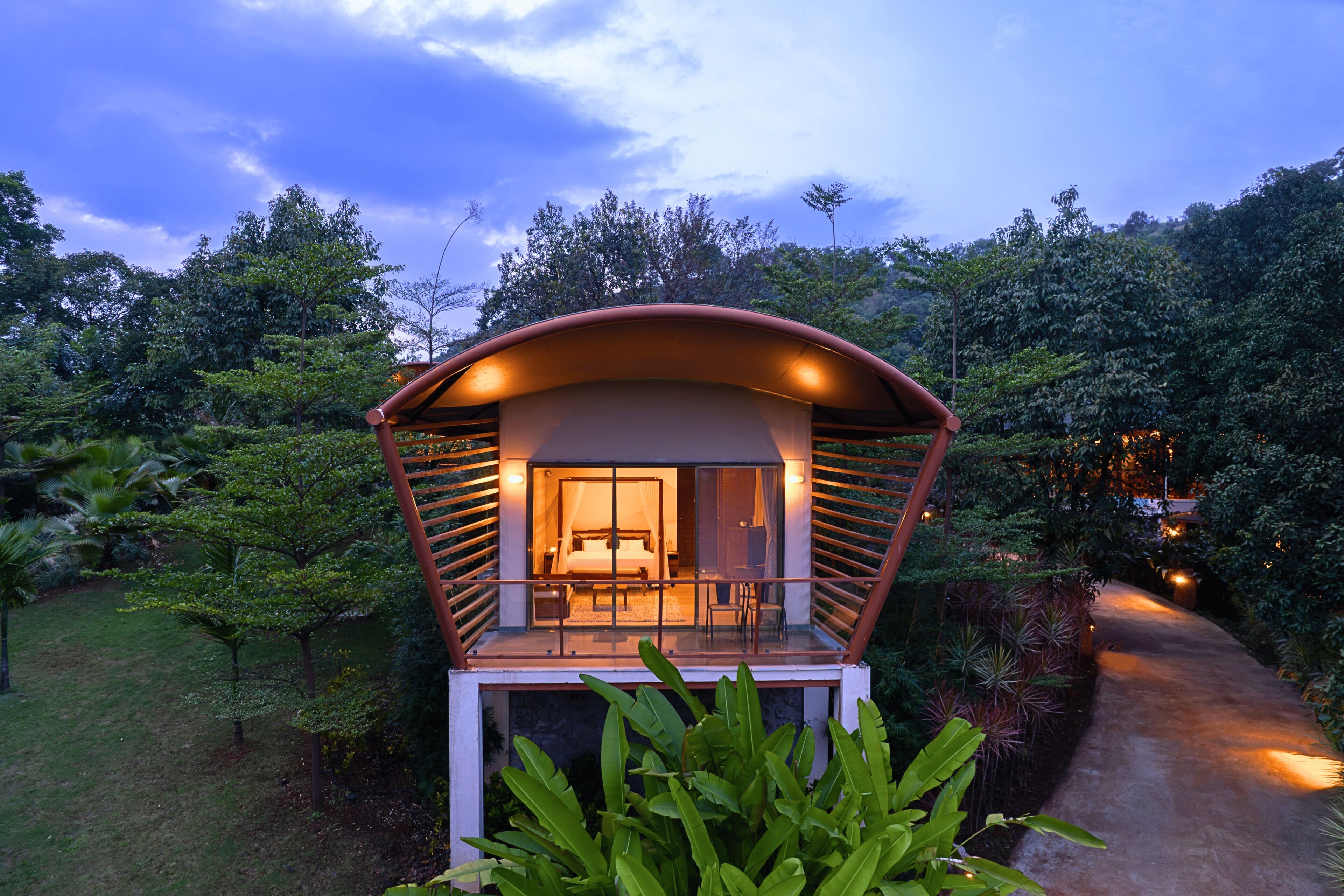 Caravan Cottage | Free minibar, desk, laptop workspace, free WiFi