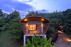 Caravan Cottage | Free minibar, desk, laptop workspace, free WiFi