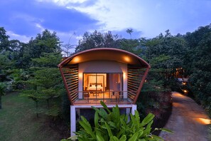 Caravan Cottage | Free minibar, desk, laptop workspace, free WiFi