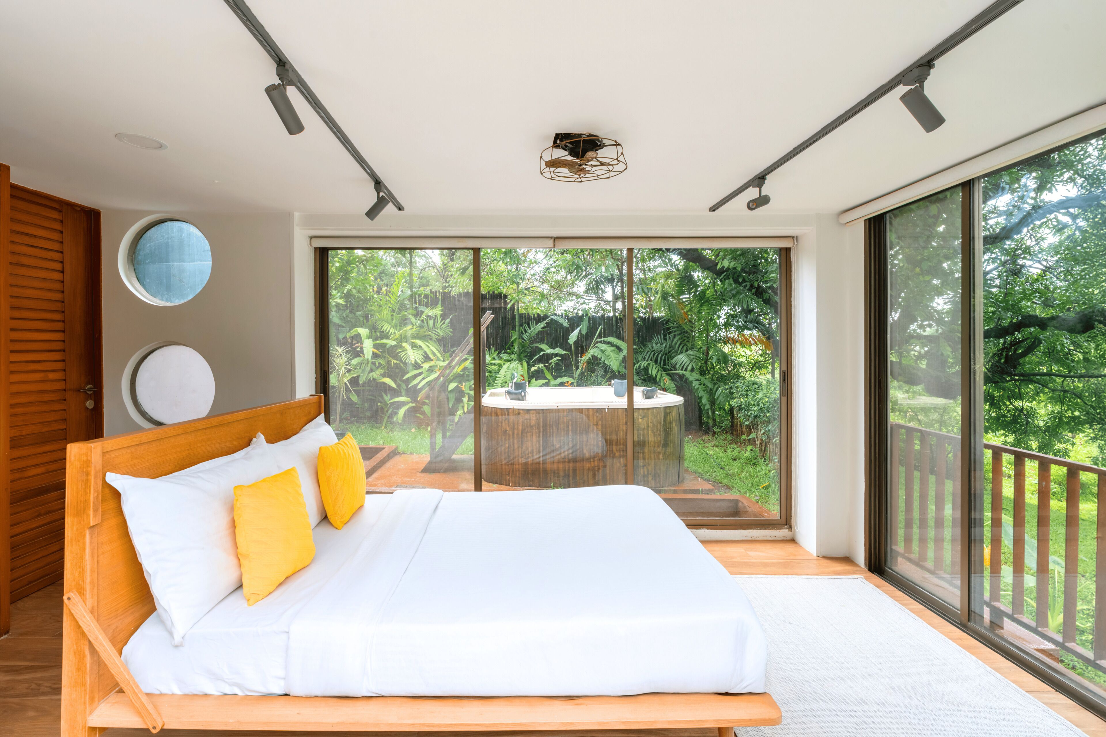 Lyxvilla | Skrivbord, arbetsyta för laptop, gratis wi-fi och sängkläder