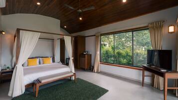 Casa rural de luxe | Bany | Dutxa, articles de tocador gratuïts, assecador de cabells i bidet