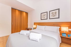 4 bedrooms, iron/ironing board, free WiFi, bed sheets