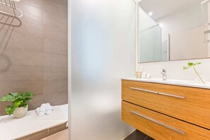 Shower, hair dryer, towels