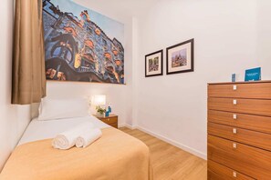 3 chambres, fer et planche à repasser, Wi-Fi gratuit, draps fournis