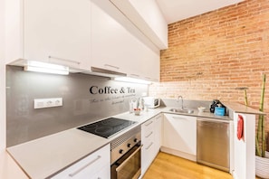 Fridge, microwave, oven, stovetop