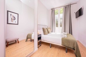 3 室のベッドルーム、デスク、アイロン / アイロン台、WiFi (無料)