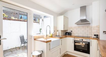 3 Hampden Street · Stylish, Central 2-Bed York Terrace with Parking - Pass the Keys