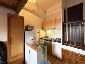 Jääkaappi, mikroaaltouuni, astianpesukone