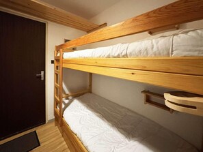 Room - 50m from resort center, Ground floor, view forest, balcony, tv, 28m², Les Orres (Les Orres)