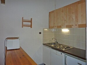Kylskåp, mikrovågsugn och diskmaskin