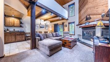 TV connectée, cheminée, lecteur de DVD