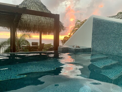Ocean View - Villa MarLeta- Infinity Plunge Pool - Two Ensuites - Walk to Beach.