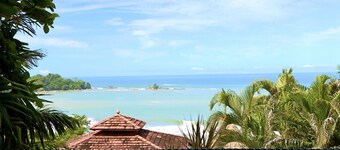 Ocean View - Villa MarLeta- Infinity Plunge Pool - Two Ensuites - Walk to Beach.