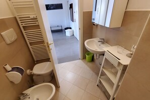 Doccia, asciugacapelli, asciugamani