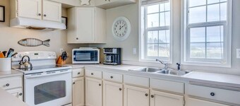 Ocean Front 2BR, 2BA Home! Dog Friendly! Walk Out to the Ocean!