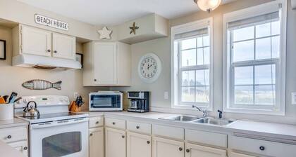 Ocean Front 2BR, 2BA Home! Dog Friendly! Walk Out to the Ocean!