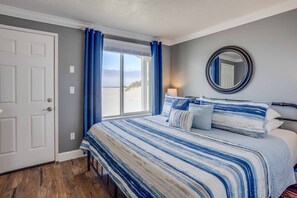 2 bedrooms, iron/ironing board, free WiFi, bed sheets - Ocean Front 2BR, 2BA Home! Dog Friendly! Walk Out to the Ocean! (Waldport)