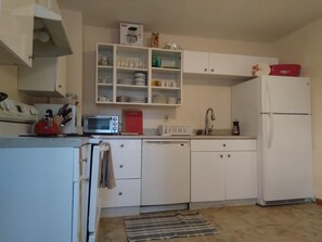 Refrigerador, microondas, horno, placa de cocina