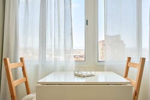 Work & Pet friendly Urban Flat close to the Beach