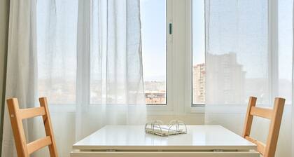 Work & Pet friendly Urban Flat close to the Beach