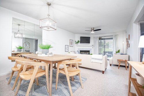 AWESOME NEWLY UPDATED IN GATED PT ROYALE. 1ST FL  2 BR 2 BA CONDO. GOLF DISCOUNT