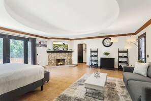 Interior - The Wine Away-Luxury Retreat for 20 w/jacuzzi (Fallbrook)