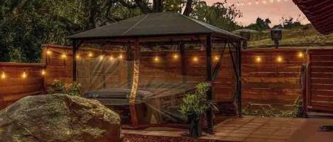 Bain à remous extérieur