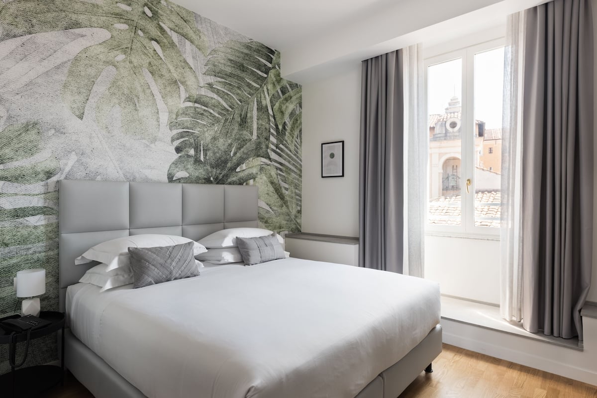 Superior kamer, 1 twee- of 2 eenpersoonsbedden, niet-roken | Luxe beddengoed, donzen dekbedden, een minibar, een kluis op de kamer