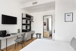 Superior Double or Twin Room, Non Smoking | Premium bedding, down comforters, minibar, in-room safe - AT FORTY ONE (Rome)