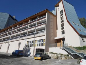 Exterior - 100m from ski slopes, 2nd floor, view ski slopes, balcony, tv, ski locker, 32m², Les 2 Alpes (Les Deux Alpes)
