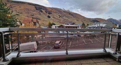 100m from ski slopes, 1st floor, view ski slopes, balcony, tv, ski locker, 32m², Les 2 Alpes