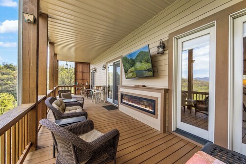Relaxed Retreat with Premiere Location and Views, Only 6 Steps to Get In, Garage