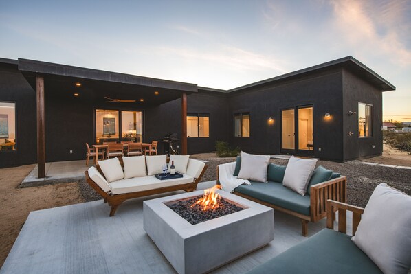 Terrace/patio - San Junipero - Enjoy the views from the Mod Pool! (Joshua Tree)