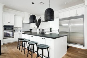 Fridge, microwave, oven, stovetop - Best Backyard in Arcadia! Pickleball, Spa, Firepit (Phoenix)